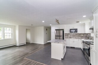 22 Wethersfield Rd in Natick, MA - Building Photo - Building Photo