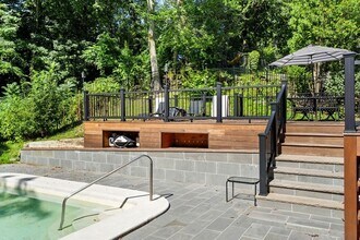 93 Woodcliff Rd, Unit 1 in Chestnut Hill, MA - Building Photo - Building Photo