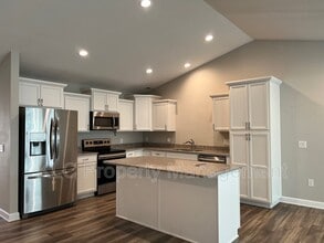 2307 Redmond Ave in Des Moines, IA - Building Photo - Building Photo