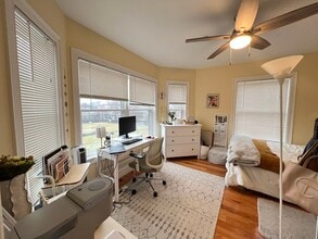 118 Holland St, Unit 3R in Somerville, MA - Building Photo - Building Photo