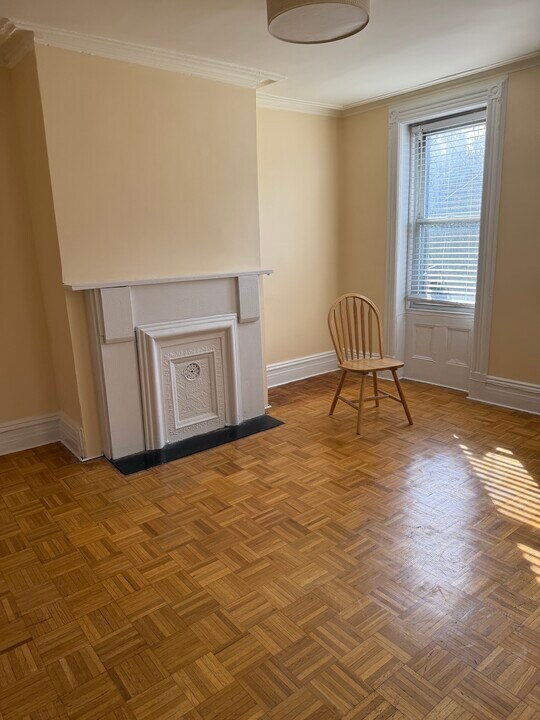 19 Russell St, Unit 1 in Brooklyn, NY - Building Photo