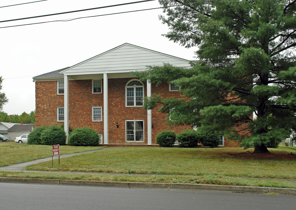 111 Bowman Ave in Salem, VA - Building Photo