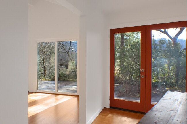 21 Woodbury Rd in Asheville, NC - Building Photo - Building Photo