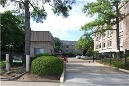 2211 S Braeswood Blvd in Houston, TX - Building Photo