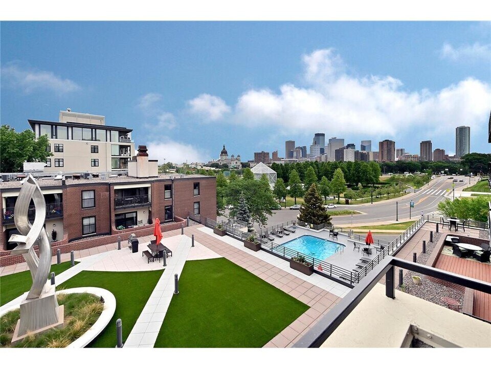 48 Groveland Terrace in Minneapolis, MN - Building Photo
