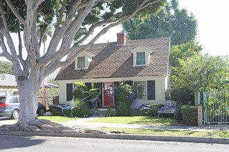 2004 Oak St in Santa Monica, CA - Building Photo - Building Photo