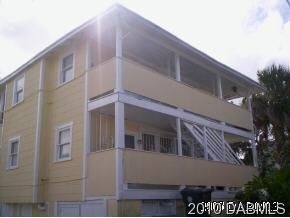 13 N Halifax Ave in Daytona Beach, FL - Building Photo