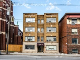709 Main St E in Hamilton, ON - Building Photo