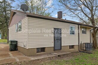 205 Dundee Cir in St. Louis, MO - Building Photo - Building Photo