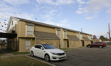 Terrytown Village in Gretna, LA - Foto de edificio - Building Photo