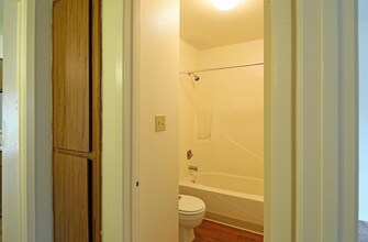 Lincoln Place in Albuquerque, NM - Building Photo - Interior Photo