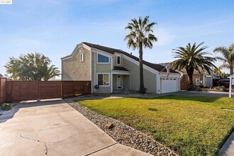 4730 Spinnaker Way in Discovery Bay, CA - Building Photo - Building Photo