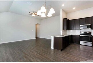 539 Grayson Ln in Seguin, TX - Building Photo - Building Photo