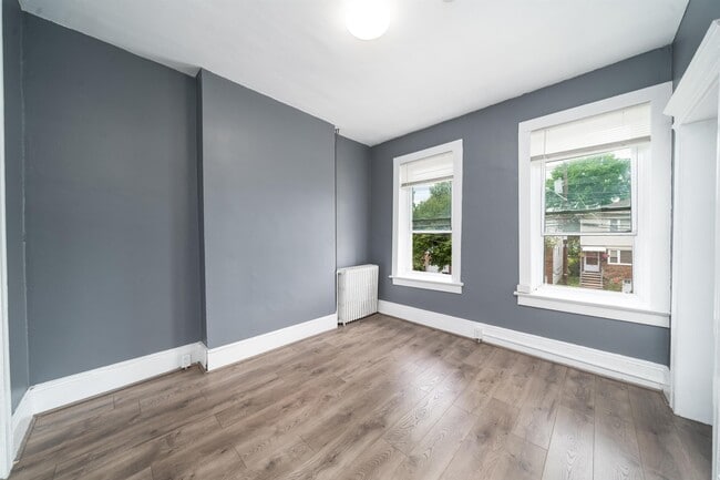 122 Mallory Ave in Jersey City, NJ - Building Photo - Building Photo