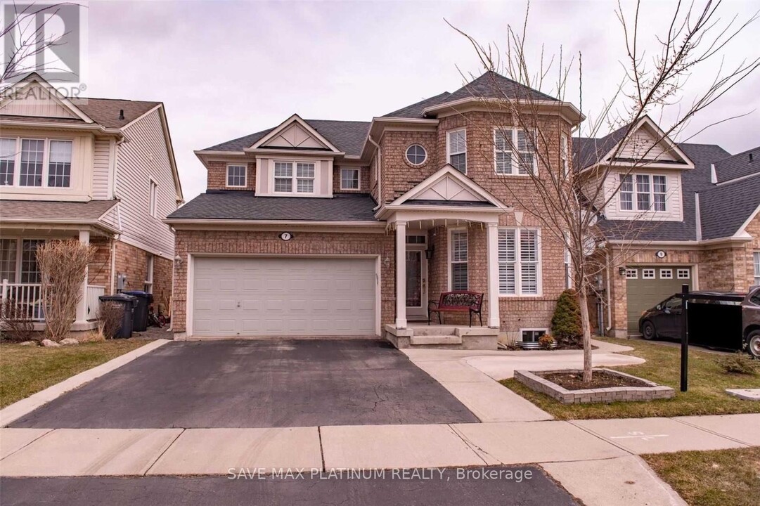 7 Yvonne Dr in Brampton, ON - Building Photo