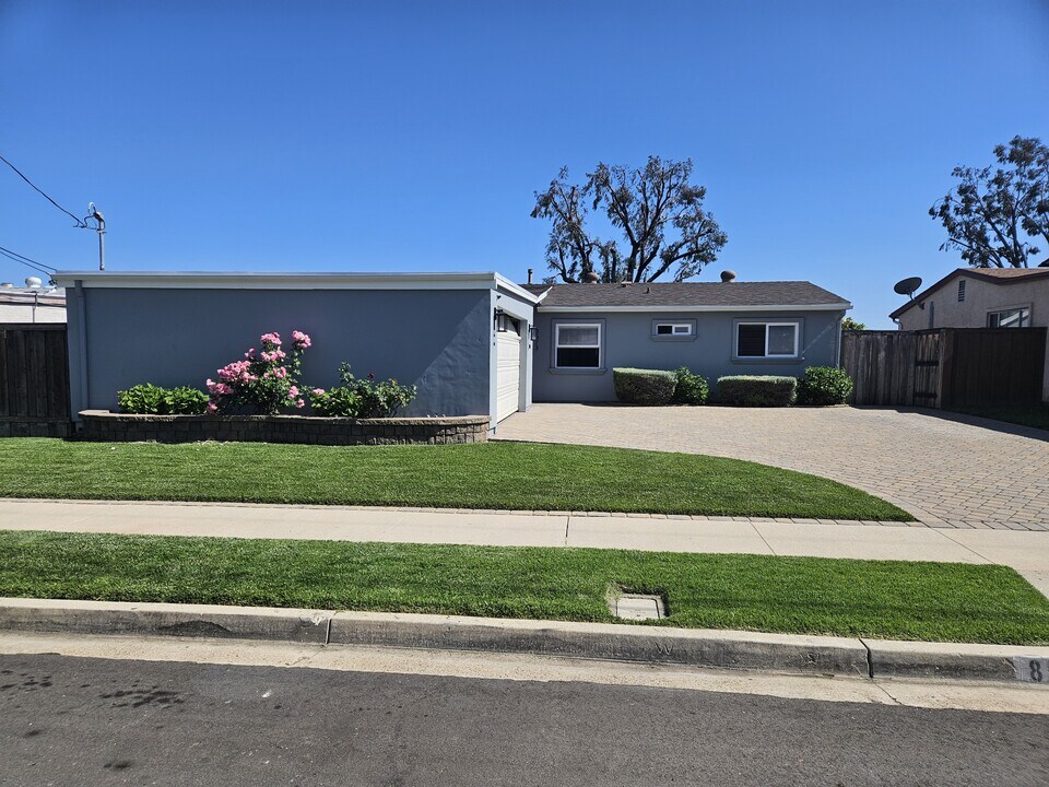 8573 Tommy Dr in San Diego, CA - Building Photo
