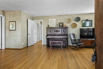 4416 NE Prescott St in Portland, OR - Foto de edificio - Building Photo