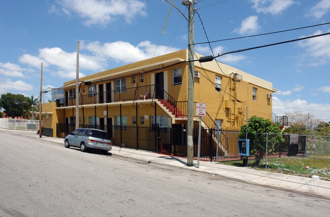 467-469 NW 8th St in Miami, FL - Building Photo - Building Photo