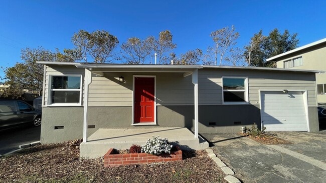 125 Casa St in San Luis Obispo, CA - Building Photo - Building Photo