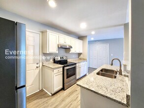 2175 Red Oak Cir in Union City, GA - Building Photo - Building Photo