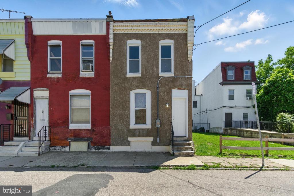 937 N 45th St in Philadelphia, PA - Building Photo