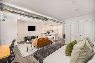 1562 Michigan St NE in Grand Rapids, MI - Foto de edificio - Building Photo