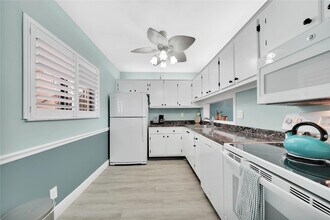 5250 Las Verdes Cir in Delray Beach, FL - Building Photo - Building Photo