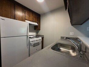 330 W Acacia Street in Stockton, CA - Building Photo - Interior Photo