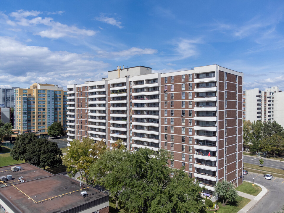 10 Bridletowne Circle 20, 30, 40 & 50 Aurora in Toronto, ON - Building Photo