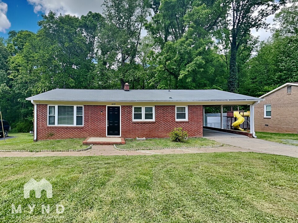 2634 Skyland Dr in Gastonia, NC - Foto de edificio