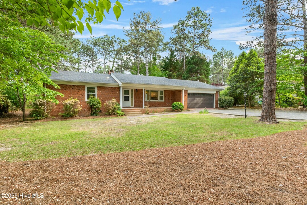 25 Hardee Ln in Whispering Pines, NC - Building Photo