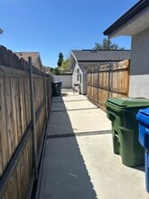 7507 Yarmouth Ave in Reseda, CA - Foto de edificio - Building Photo