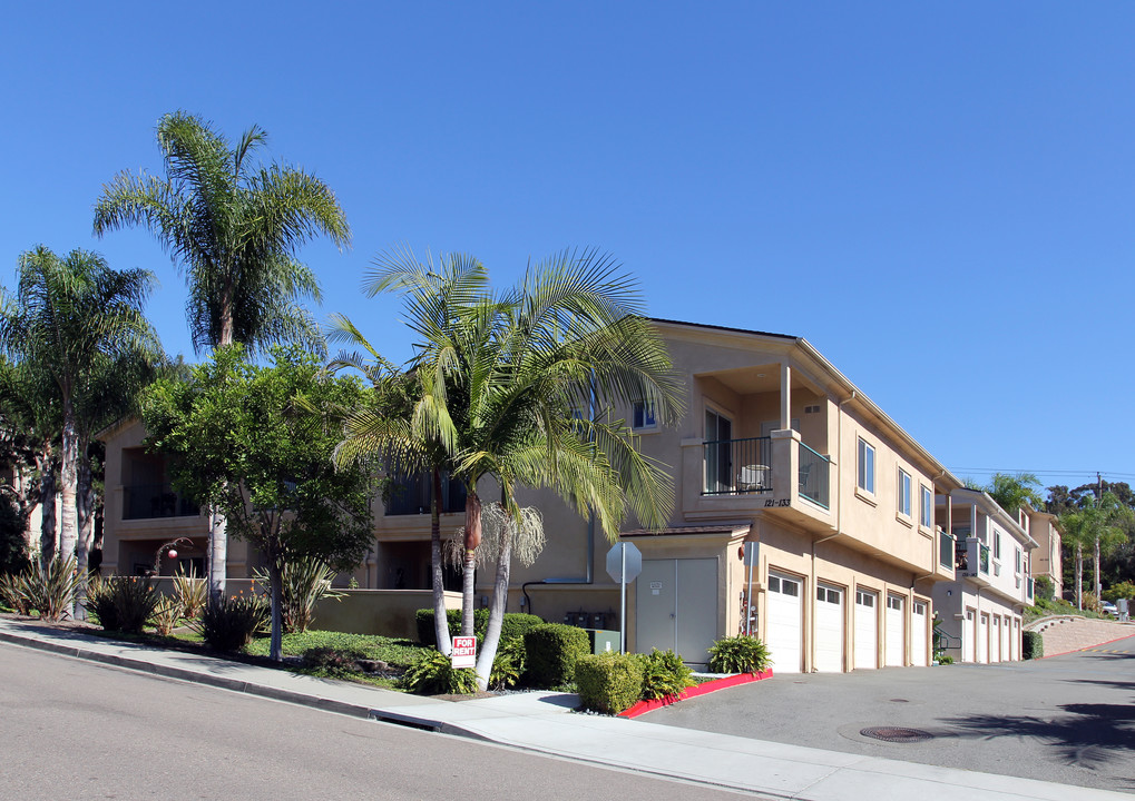 121-153 Rosebay Dr in Encinitas, CA - Foto de edificio