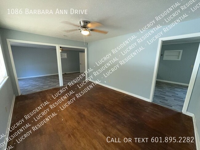 1086 Barbara Ann Dr in Jackson, MS - Building Photo - Building Photo