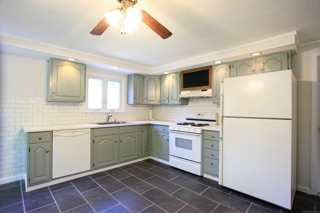 66 Barnett St in New Haven, CT - Building Photo