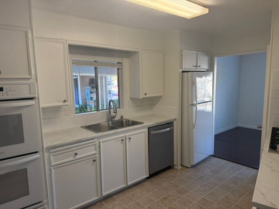 60 Margarita Ave in Camarillo, CA - Building Photo