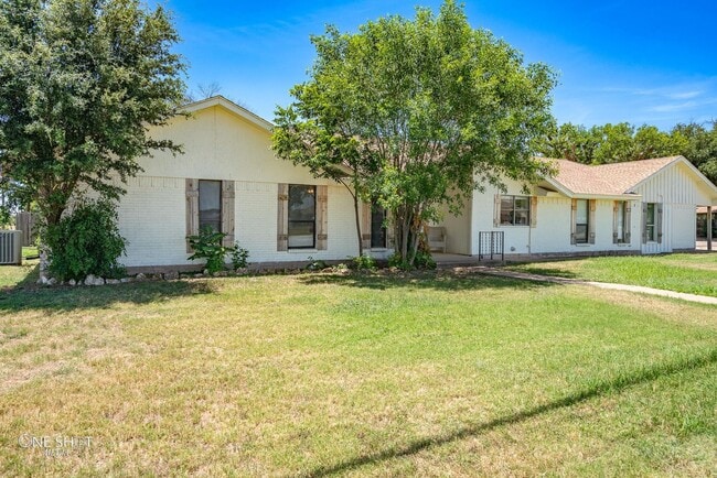 property at 951 Kenwood Dr