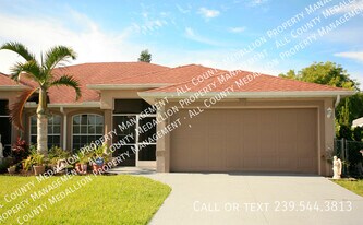 606 SE 6th Terrace in Cape Coral, FL - Building Photo