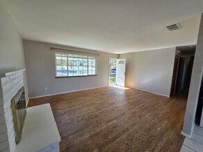 16705 Sweetaire Ave in Lancaster, CA - Building Photo - Building Photo