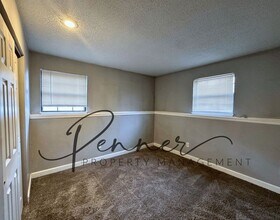 716 NE Ball Dr in Lee's Summit, MO - Building Photo - Building Photo