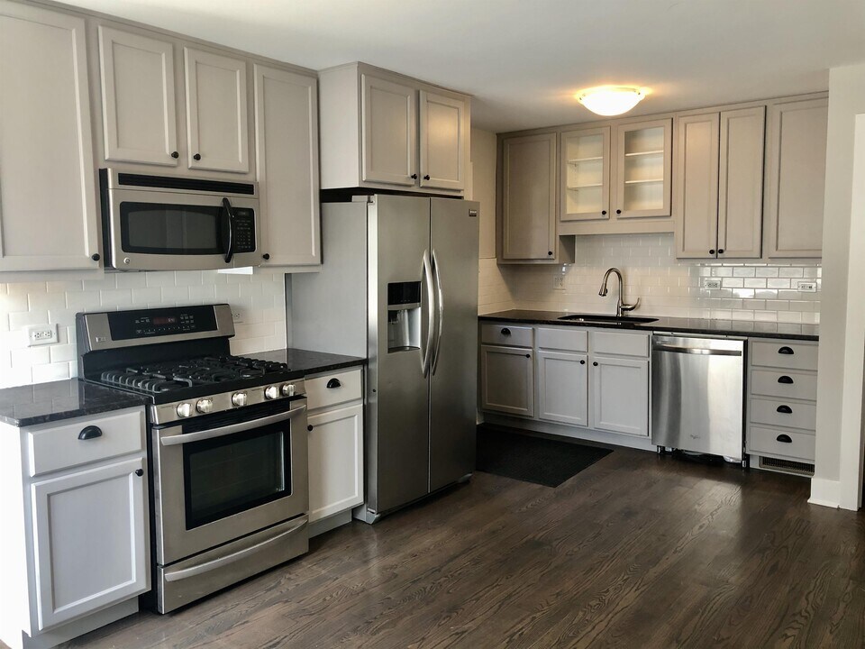 4244 Gilbert Ave in Western Springs, IL - Building Photo