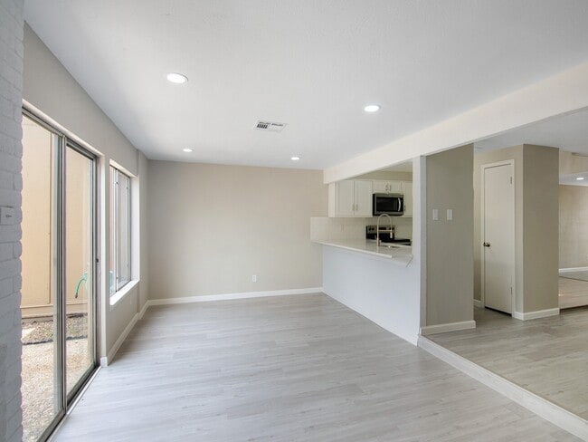 11624 Village Pl Dr in Houston, TX - Building Photo - Building Photo