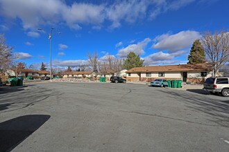 Essex Manor Apartments in Reno, NV - Foto de edificio - Building Photo