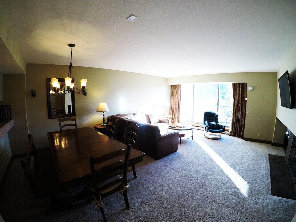 1200 St John Rd in Dillon, CO - Building Photo