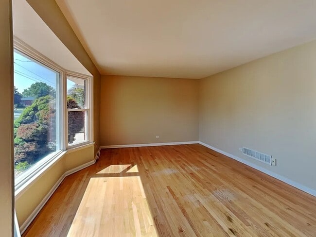 7649 S Oconto Ave in Bridgeview, IL - Building Photo - Building Photo