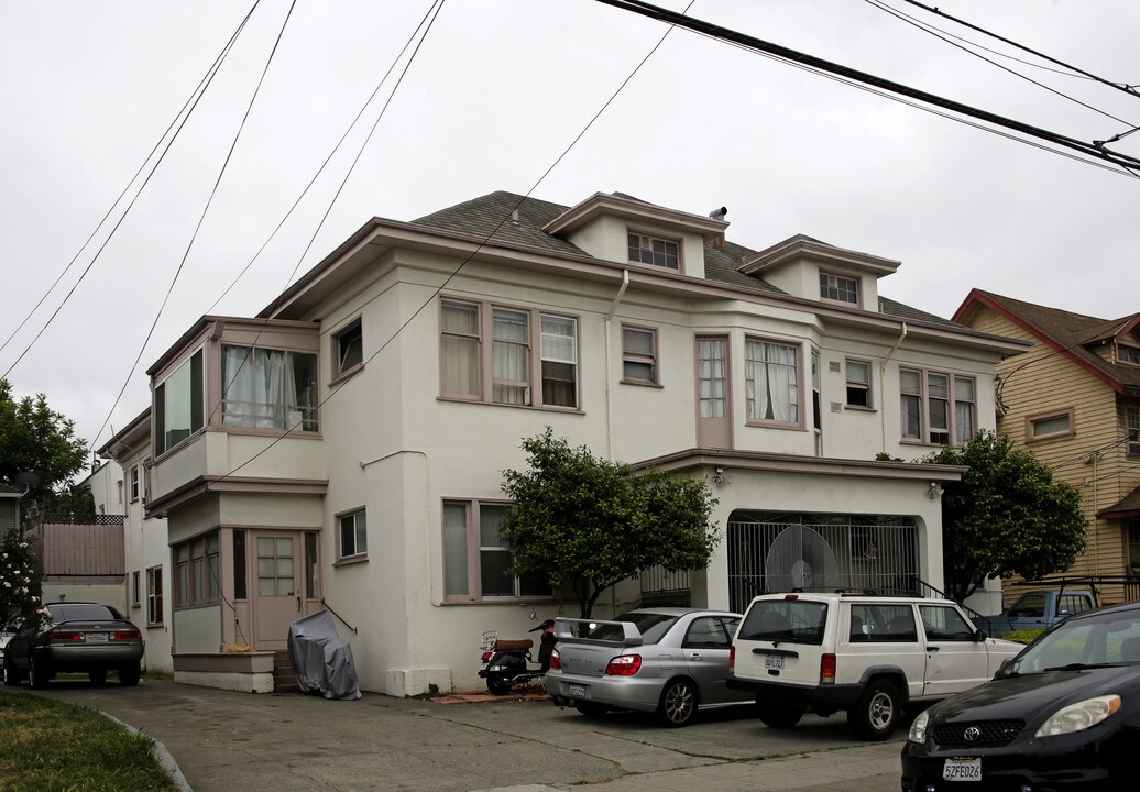 747 54th St in Oakland, CA - Building Photo