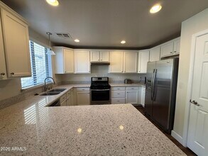 2408 W Skinner Dr in Phoenix, AZ - Building Photo - Building Photo