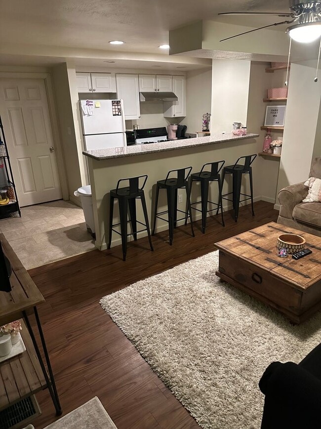 1927 Fox Wy in Pittsburgh, PA - Building Photo - Building Photo