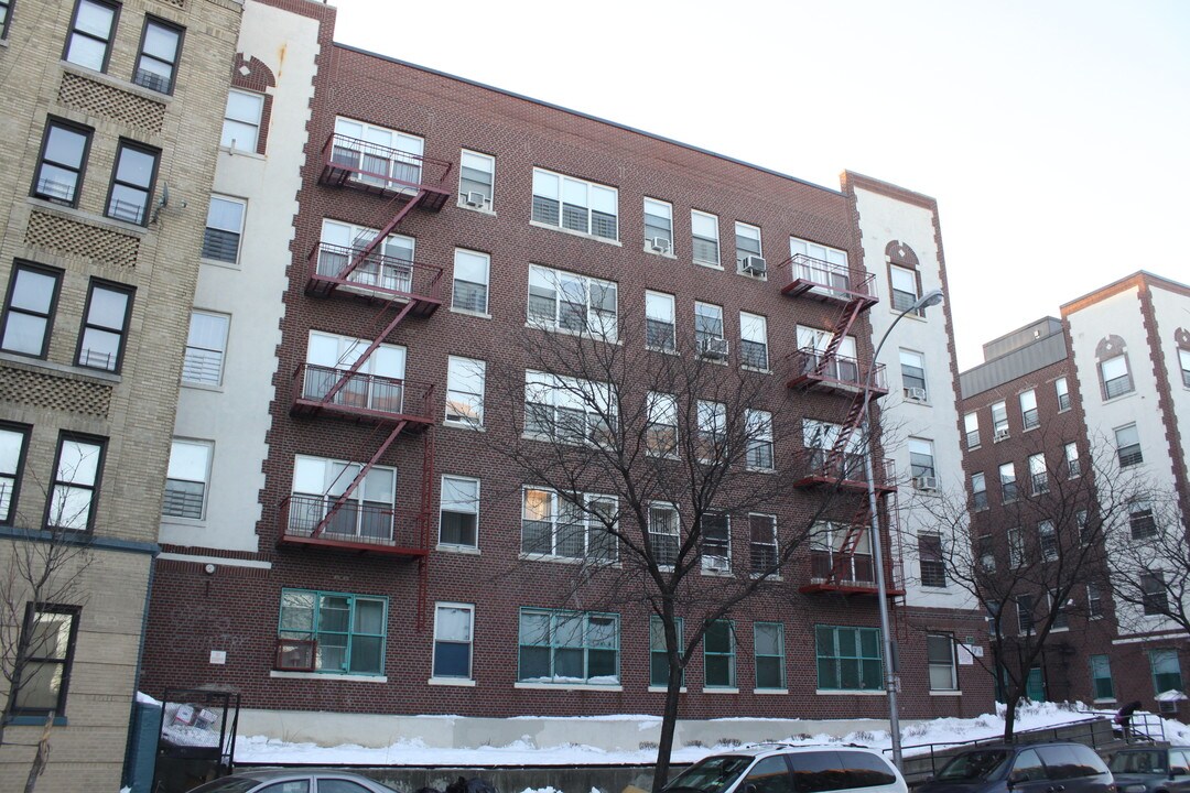 Kingsbridge Court in Bronx, NY - Building Photo