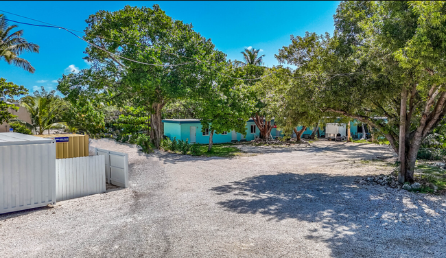 80939 Overseas Hwy in Islamorada, FL - Building Photo - Primary Photo